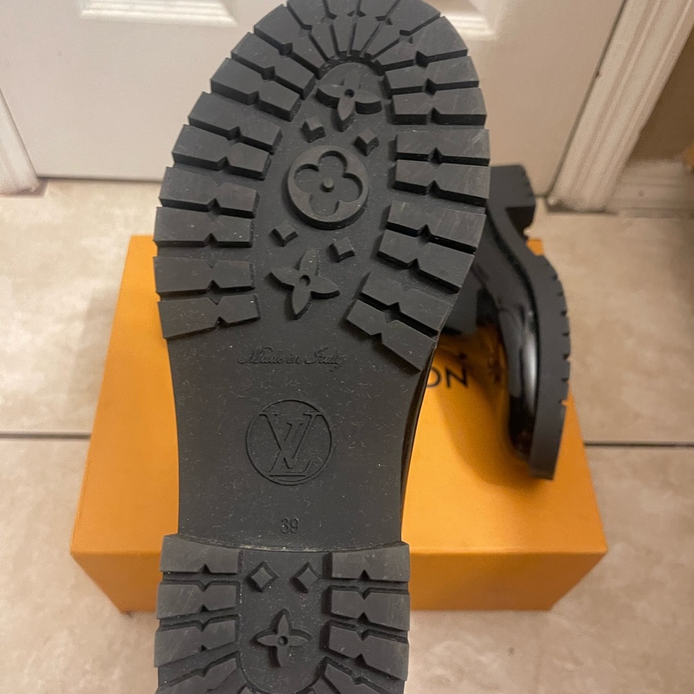 Louis Vuitton Drops Flat Half Boots - Picture 9 of 16